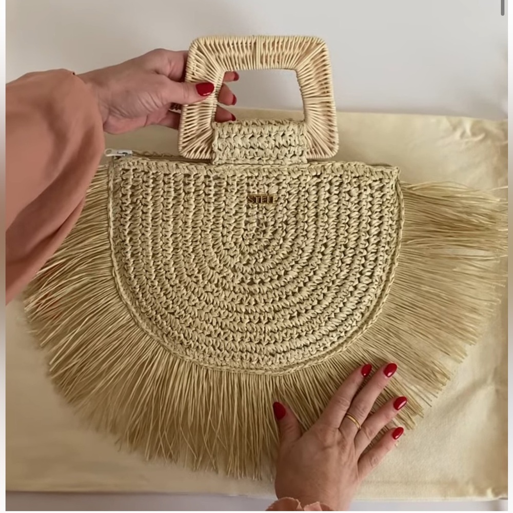 Elegant Fringe Straw Tote Bag - Picture 4 of 6